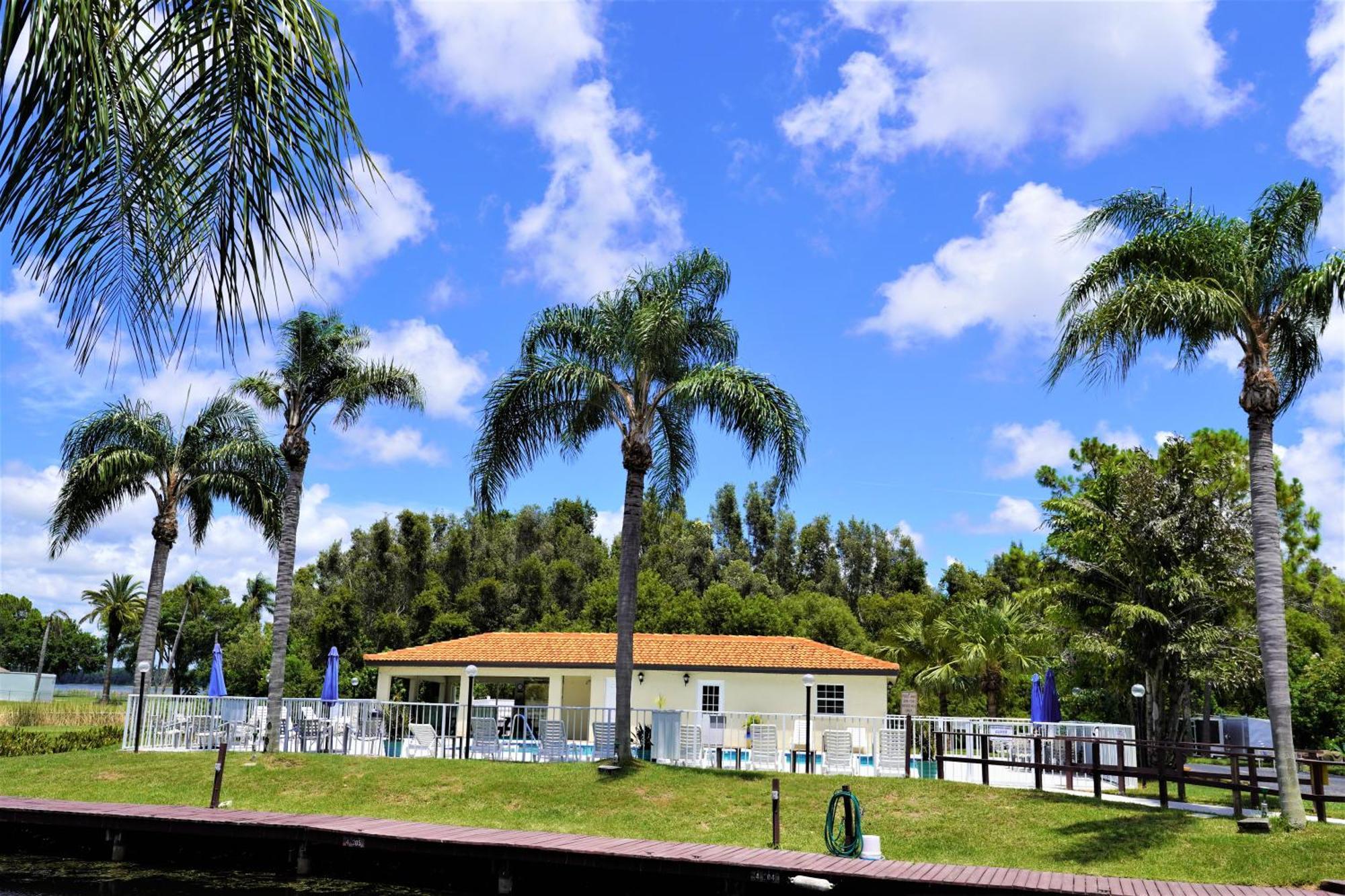 Luxury Condos on Lake Tarpon Palm Harbor Exterior foto